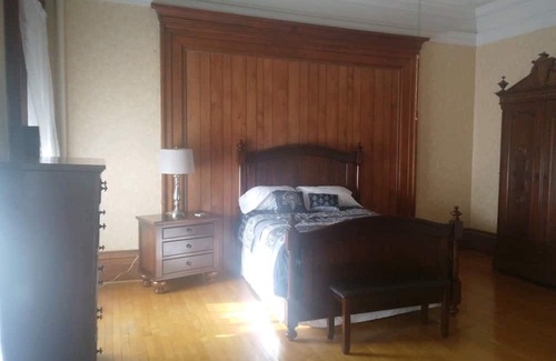 Ogdensburg Apartamento | Historical home in close proximity to Canton, Potsdam and Ottawa.,