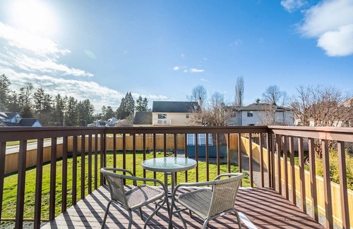 Kent Casa | Upscale Kent 1BR, close to Groceries, Shopping & Movies, by Blueground