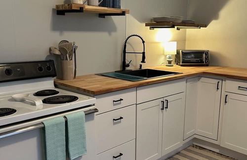 Charlotte Park Casa | 2 bed 1 bath in Charlotte Park, West Nashville. Pet Friendly!