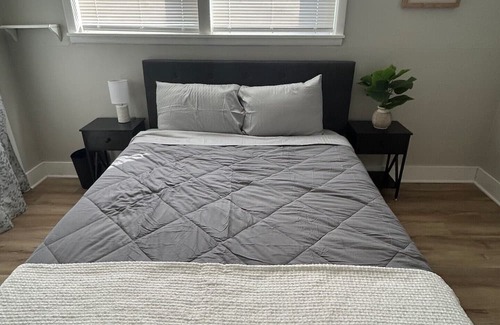 Charlotte Park Casa | 2 bed 1 bath in Charlotte Park, West Nashville. Pet Friendly!