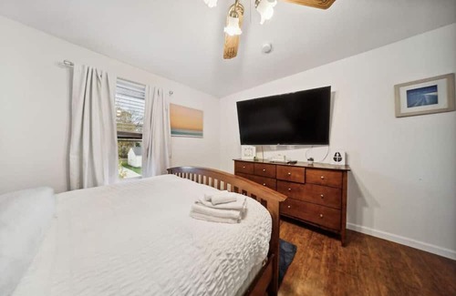 Mayfield Heights Casa | Colorful and Charming 3b 1b