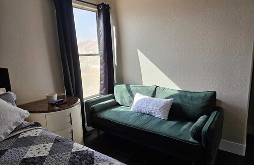 North Las Vegas Casa | Spacious Townhome 4 Bedroom with 7 Beds Sleeps 13