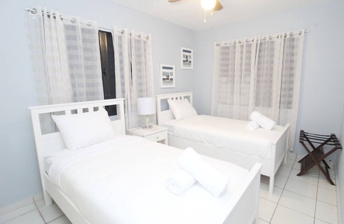 Islote Casa | Following seas Family beach house