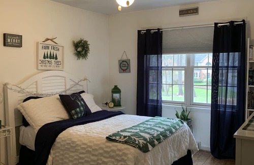Gansevoort Casa | Belmont Stakes Availability! Large family home with pool-golf course community