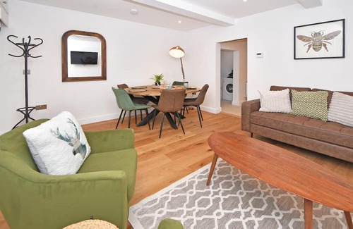 Sandbach Casa | Perfect Fusion of Comfort and Convenience at Chapel House. BOOK NOW!