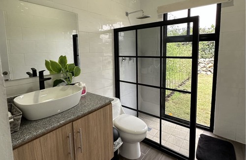 Alto Boquete Cabina | Cabaña Campestre única tiene su propio estilo y un ambiente romántico