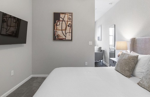 Meadow Woods Apartamento | Modern Apartment in Prime Location (ID1326X971)