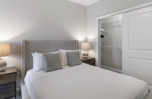 Meadow Woods Apartamento | Modern Apartment in Prime Location (ID1326X971)