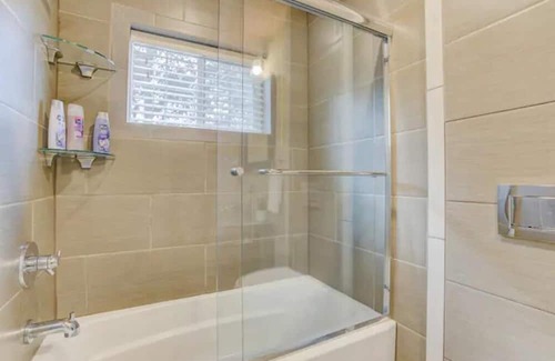 Fetters Hot Springs-Agua Caliente Casa | 4 BD/4 BA Modern Lux Sonoma Home w/ Game Room+BBQ