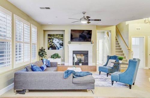 Windsor Casa | 5BD WineCountry Home w/ HotTub, BBQ, & Billiards