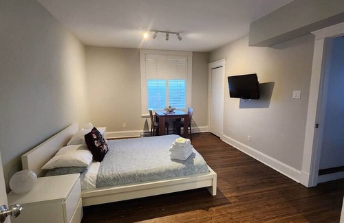 Desjardins Apartamento | La Juliette - Private Bathroom and Balcony