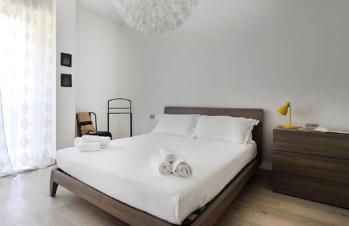 Tre Torri Apartamento | Apartment in Milan with 3 bedrooms sleeps 6