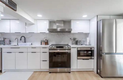 Huntington Apartamento | Luxe Provincial Style Studio w/ Patio & Parking
