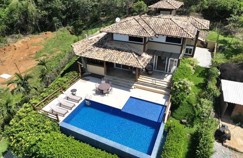 Ilhabela Casa | Fim de Ano 2023/2024: Próximo à Praia, e com Vista Panorâmica Para o Mar