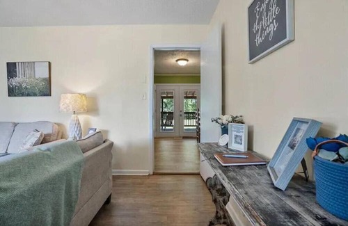 South View Casa | The Lexington Farmhouse -New Listing!