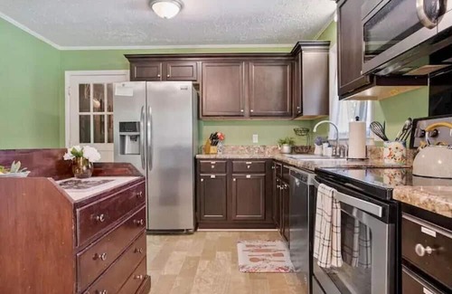 South View Casa | The Lexington Farmhouse -New Listing!