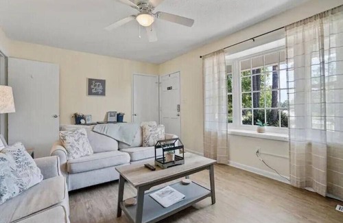 South View Casa | The Lexington Farmhouse -New Listing!