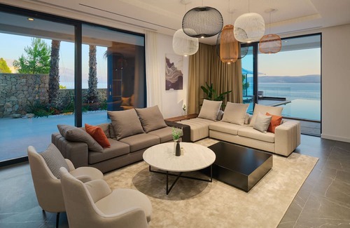 Mimice Villa | Luxury Villa Mirabel mit 8 En-suite Schlafzimmern, Indoor und Outdoor Pool