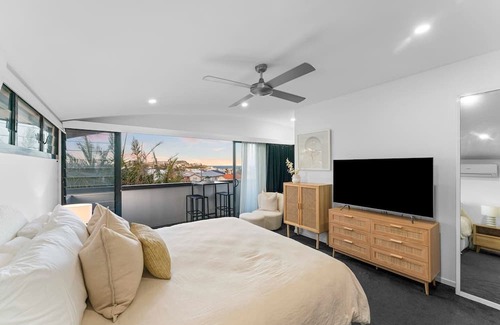 Merewether Casa | Sundown Serenity Coastal Comfort at Merewether