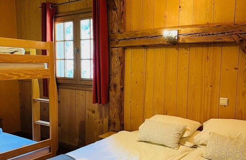 Les Prodains Chalet De Esquí | Charming property in a quiet hamlet near to the Prodain Express ski lift.