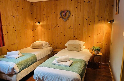 Les Prodains Chalet De Esquí | Charming property in a quiet hamlet near to the Prodain Express ski lift.
