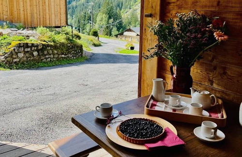 Les Prodains Chalet De Esquí | Charming property in a quiet hamlet near to the Prodain Express ski lift.