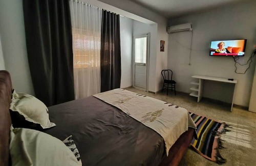 Pic ville Apartamento | Charming 3-bedroom Apartment in Cité Habib, Sfax, Tunisia With TV and AC 🌿
