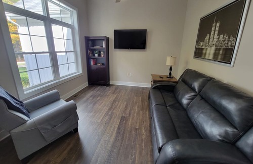 Johnstown Casa | Heartland Woods Ohio~8 Acres~Secluded Nature Escape~Flex Cancellation~King beds