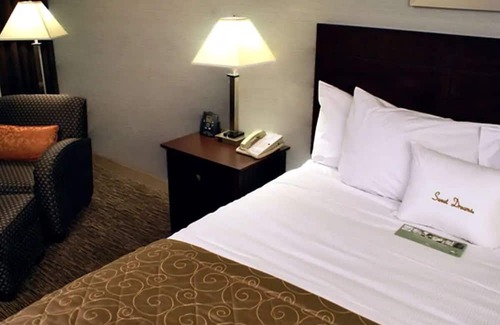 Rocky Mount Casa | Relax and Unwind: 4 Units Near Rocky Mount City Lake! Onsite Pool. Parking.