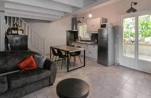 Marcoux Casa | This beautiful and modern vacation home welcomes you with a breathtaking mountain view.