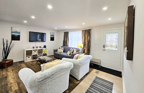 Bradford Casa | Beautiful & Central 3 BR home in Bradford