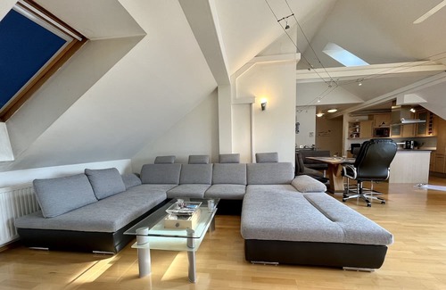 Wittau Apartamento | Atemberaubendes Loft mit Pool + Balkon