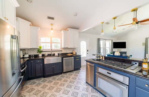 Chalmette Casa | 2 Story Cottage w/ heated pool and jacuzzi+bonfire