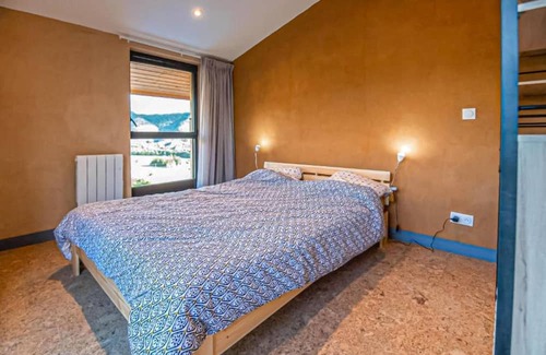 Marcoux Apartamento | This beautiful and modern vacation home welcomes you with a breathtaking mountain view.