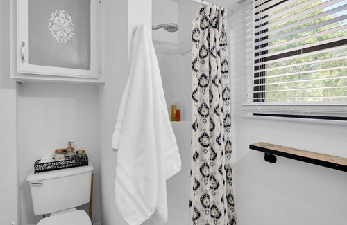 Jefferson Apartamento | Centrally located, Spanish style studio, Convenient and Cozy, Long Term stays