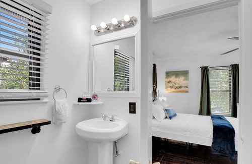 Jefferson Apartamento | Centrally located, Spanish style studio, Convenient and Cozy, Long Term stays