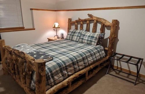 Evergreen Meadows Apartamento | Park setting In-law Apartment