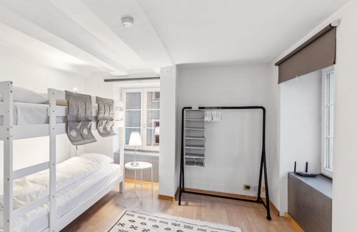 Dietikon District Apartamento | Bunkers' Nook: Your Shared Haven Awaits