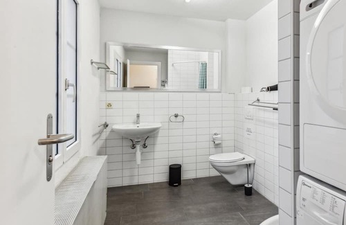 Dietikon District Apartamento | Bunkers' Nook: Your Shared Haven Awaits