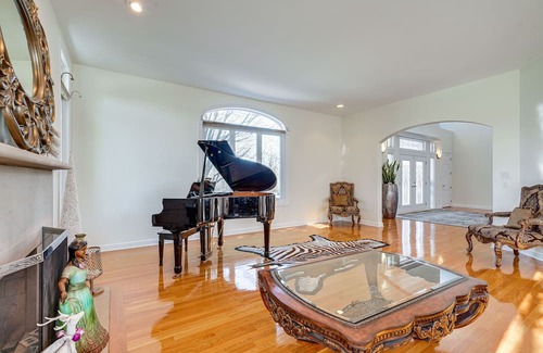 Mokena Casa | Stunning Mokena Home w/ Pool + Deck w/ Lake View!