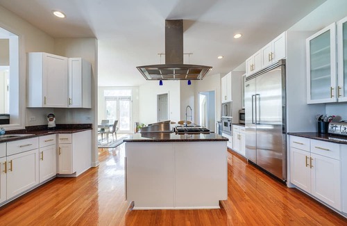 Mokena Casa | Stunning Mokena Home w/ Pool + Deck w/ Lake View!