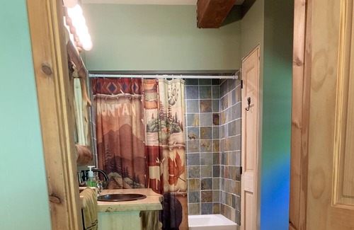Mongaup Valley Cabina | Cozy post n beam barn cabin