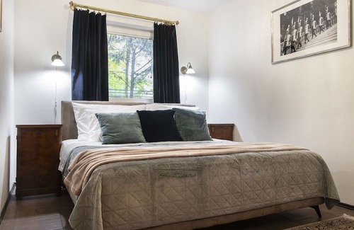 Taban Casa | 5 min walk to Buda castle, private patio and garden, detached garage, winefridge