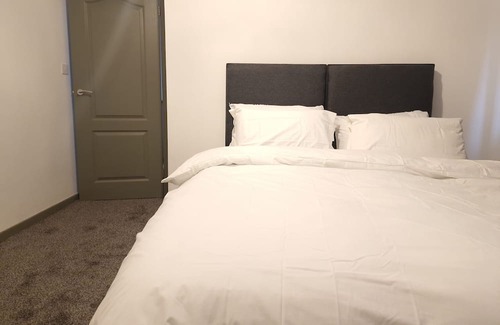 Oldbury Casa | Walker Lodge, located in a serene environment. Rooms are equipped and cosy.