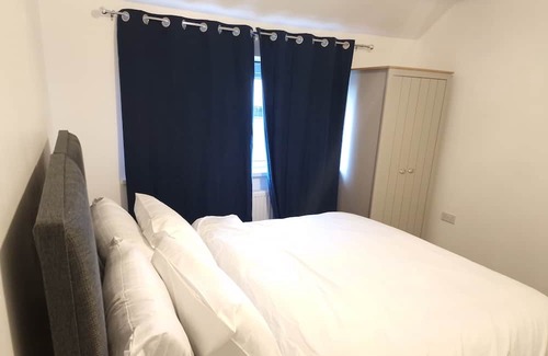 Oldbury Casa | Walker Lodge, located in a serene environment. Rooms are equipped and cosy.