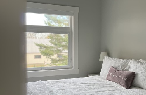 Consecon Casa | New, open concept home w/hot tub in PEC