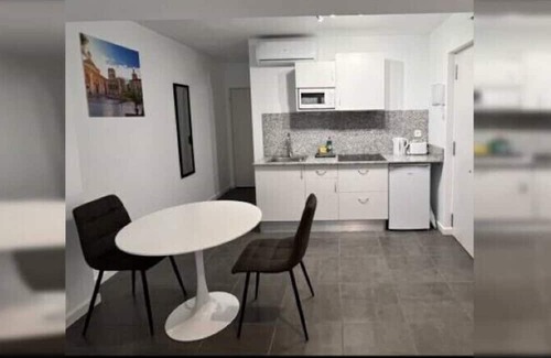 Benicalap Apartamento | 10 Minuten zum Stadtzentrum, Haustürbus, Straßenbahn 3 Minuten