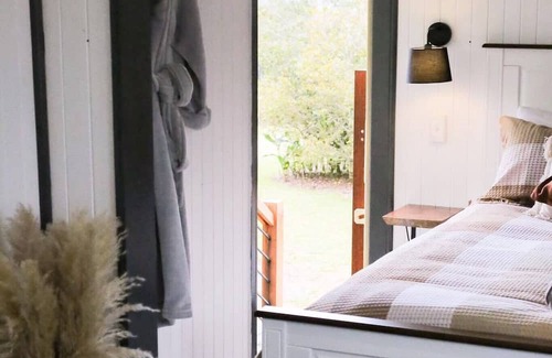 Barrine Cabaña | Train Carriage in peaceful surrounds with mountain views on a farm.