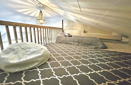Vance Jackson Cabaña | Charming Guesthouse-Centrally Located