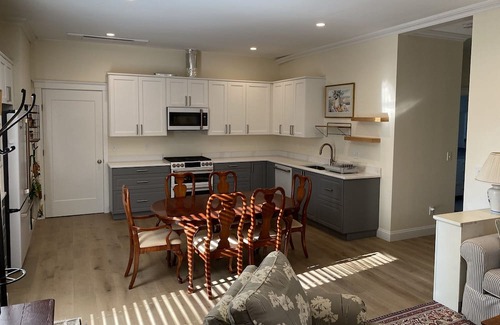 Needham Apartamento | Convenient Needham 1BR apartment near Hersey train stop with private parking